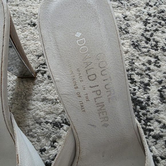 Donald Pliner Couture White Silver Leather Heel Sandal Open Toe 7 Rare Italy - Picture 5 of 8